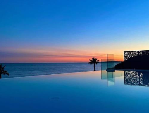 Apartment sea side rooftop swimming pool Between Antibes and Nice