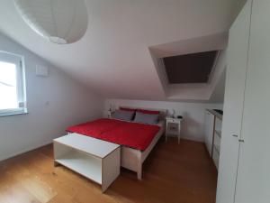 Apartment Strawberry