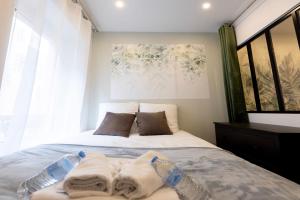 Apartment well decorated in paris 8th