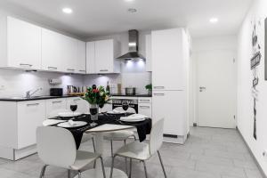 Apartment Westend mit 4-Zimmern, Aussenbereich und eigenem Parkplatz
