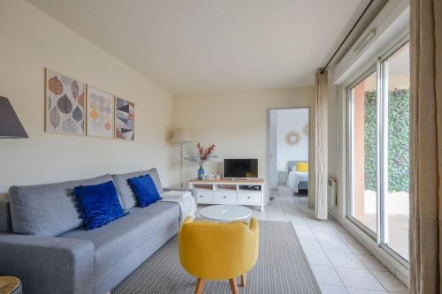 Apartment with a furnished terrace near all amenities & main tourist sites
