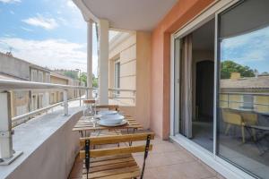 Apartment with a furnished terrace near all amenities & main tourist sites