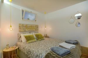 Apartment with a Terrace, Air Conditioner and Fast Internet