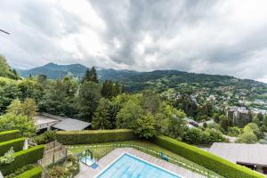 Apartment with balcony and swimming pool in summer Alpenrose residence