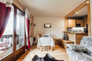 Apartment with balcony and swimming pool in summer Alpenrose residence
