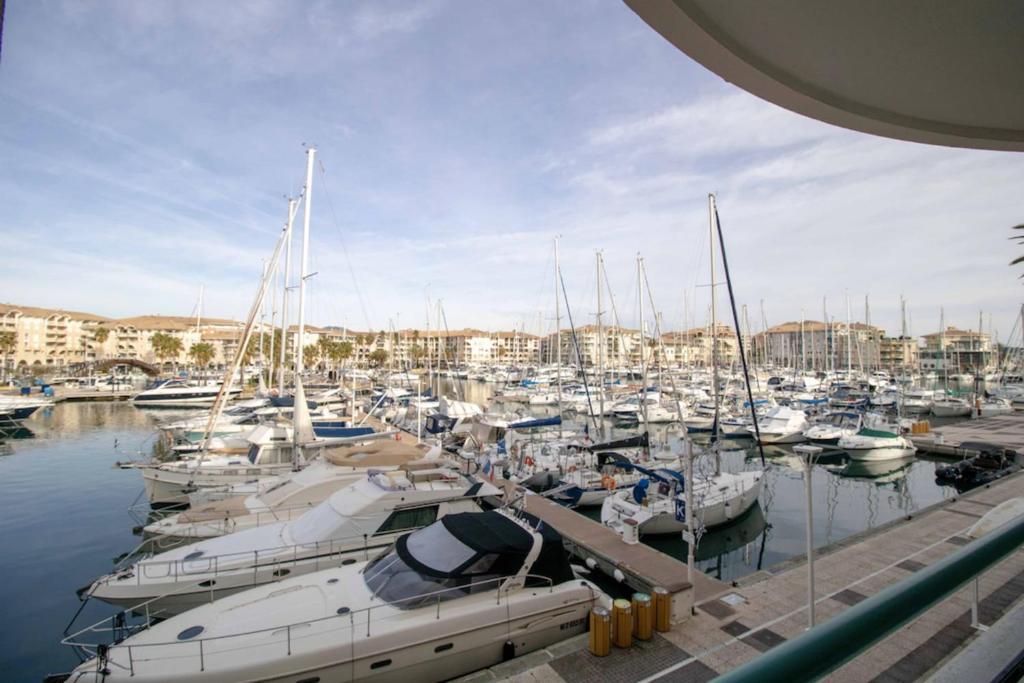 Apartment With Balcony And View On The Port 32 Quai Octave, 83600 Fréjus