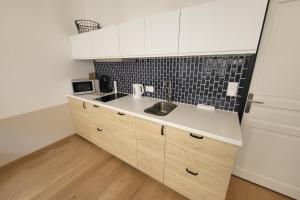 Apartment With Balcony In Avignon