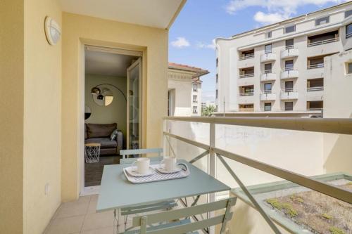 Apartment with balcony in the center of Juan les pins close to the beaches