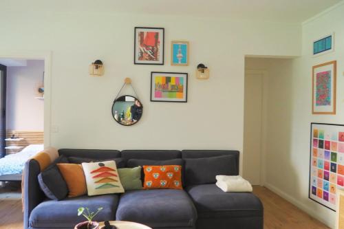 Apartment with balcony near the Seine