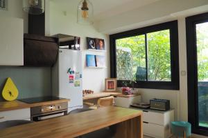 Apartment with balcony near the Seine