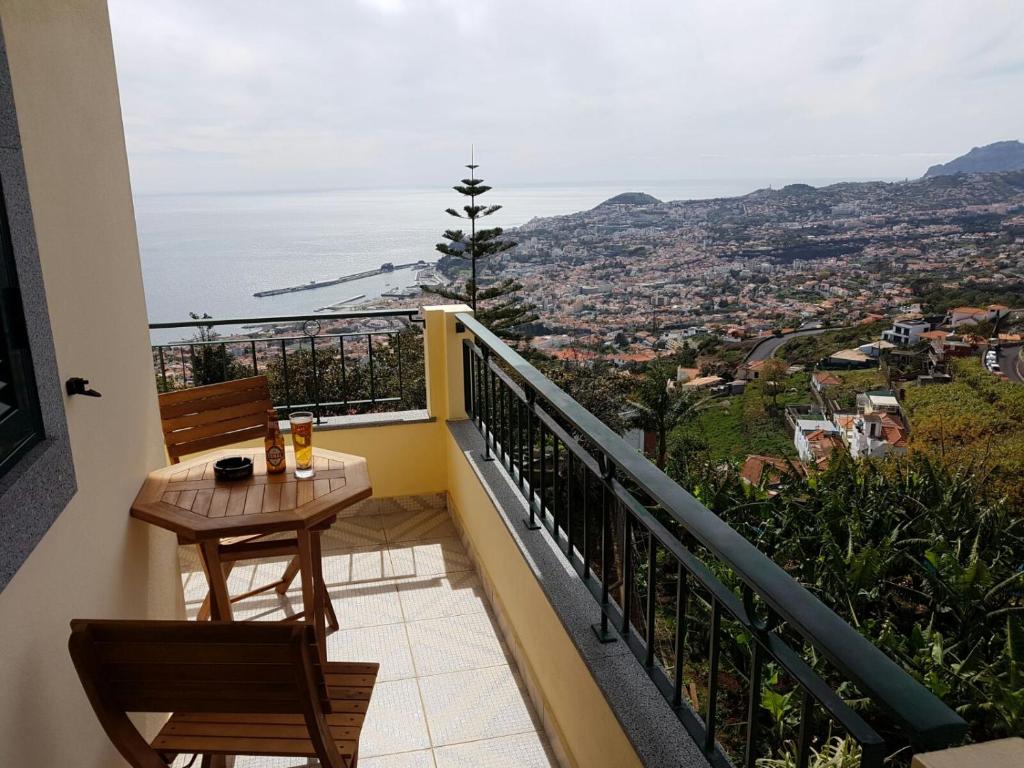 Apartment with beautiful ocean and city view Beco do Transval, N31, 9060-315 Funchal