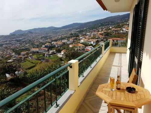 Apartment with beautiful ocean and city view
