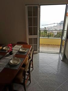 Apartment with beautiful ocean and city view
