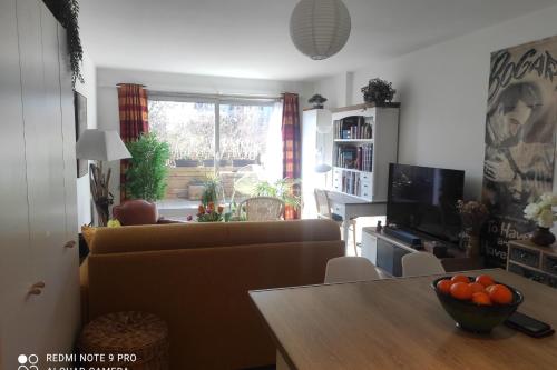 Apartment with feet in the water