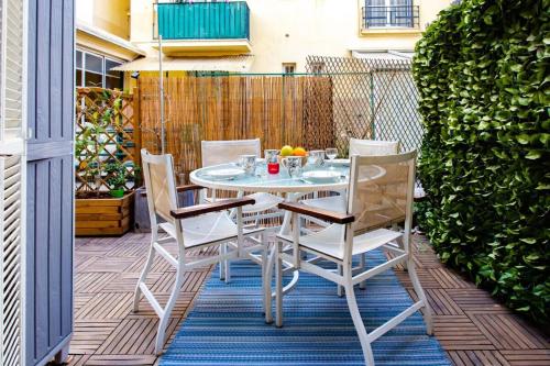Apartment With Furnished Terrace Near The Beaches