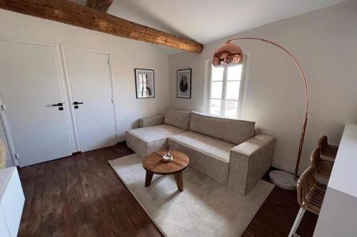 Apartment with Mediterranean charm in the heart of the Provençal market