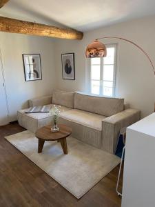 Apartment with Mediterranean charm in the heart of the Provençal market