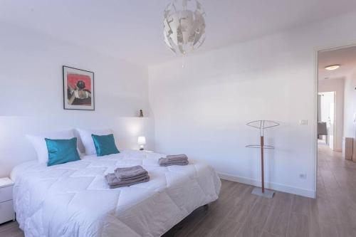 Apartment With Panoramic Sea View, Walk To The Beach - Maréchal Juin