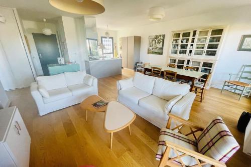 Apartment With Parking 2 Bedrooms & Furnished Terrace