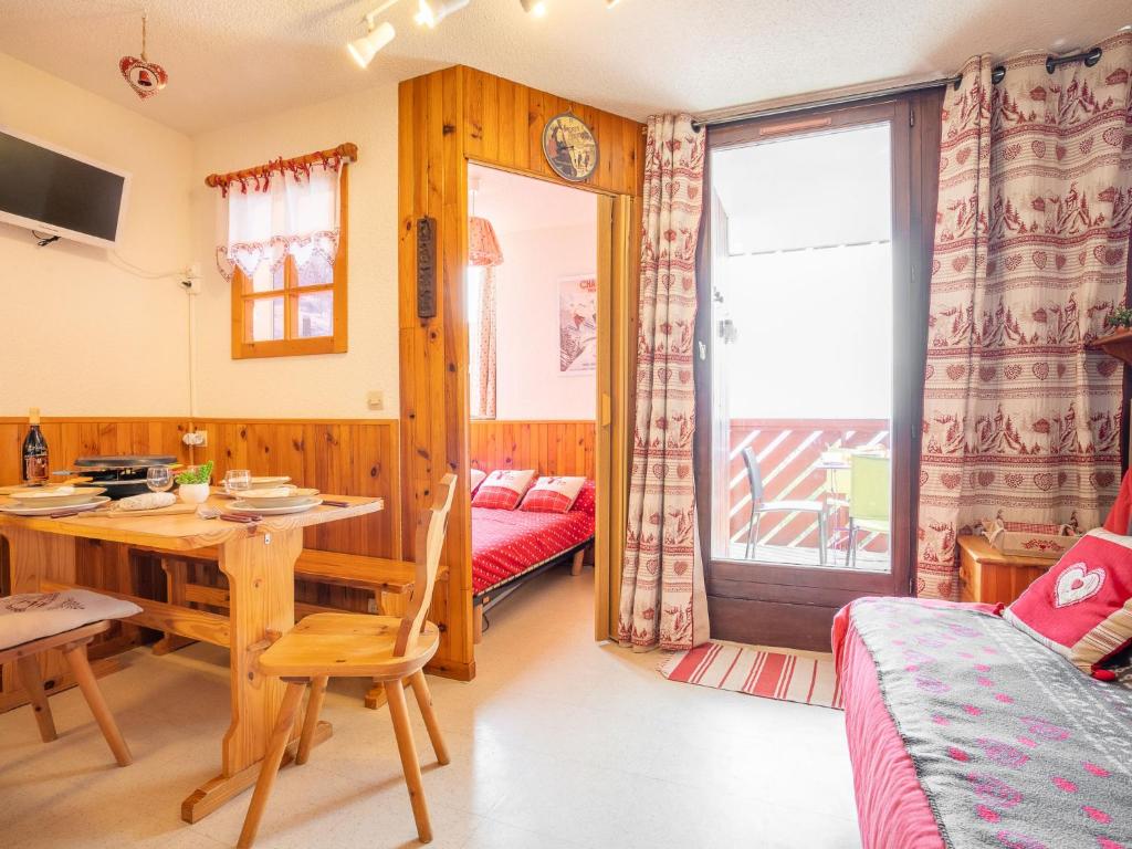 Apartment with parking and balcony view Cathedral