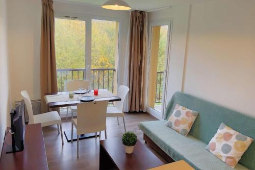 Apartment with pool in the heart of Équemauville