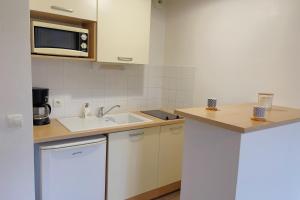 Apartment with pool in the heart of Équemauville
