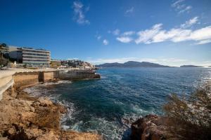 Apartment with sea view 50m from the beach