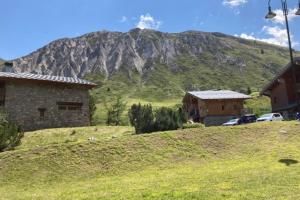 Apartment With Terrace On The Golf Of Tignes