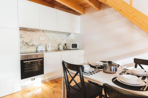 Aposentus -Romantic Mezzanine Apartment With a Balcony