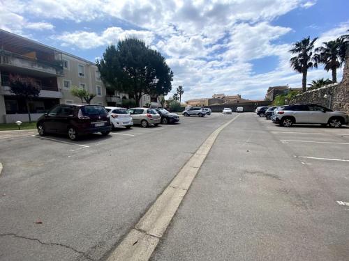 App proche port, calme, parking gratuit