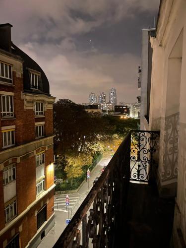 Apparemment a paris
