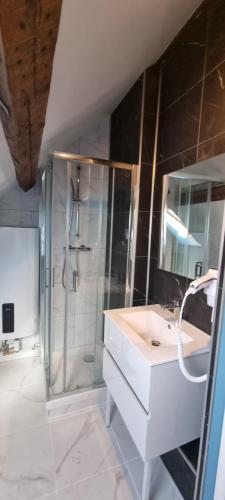 Apparemment annexe