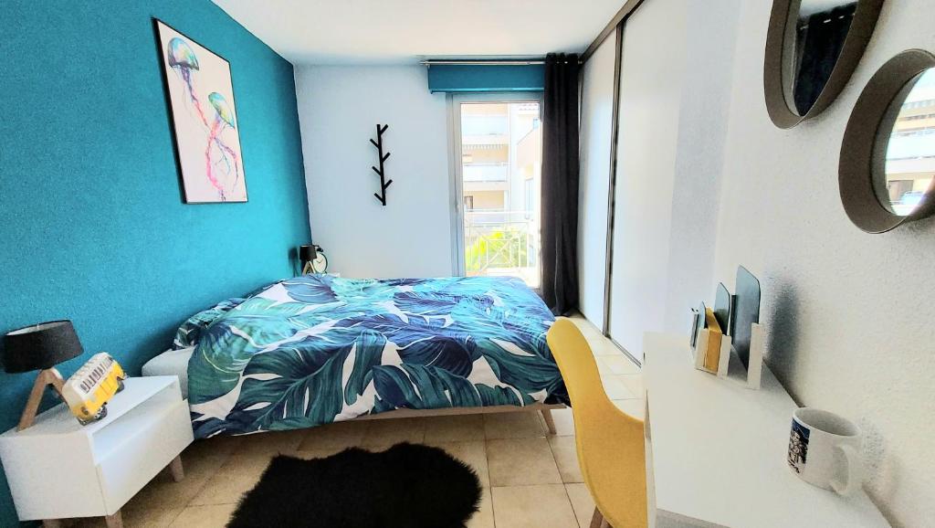 Appartement Apparemment T3 à 100m de la plage 7 nuits minimum Rue des Frères Battaglia 83120 Sainte-Maxime