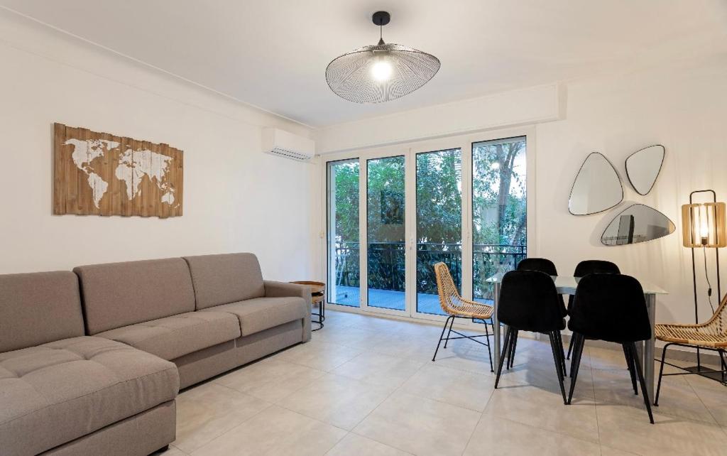 Appart 2 pièces Cannes Croisette-Martinez 11 Rue Cirodde, 06400 Cannes