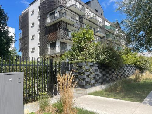APPART 2P AVEC PARKING ET BALCON - gare val d'europe 5mn - disney 10mn