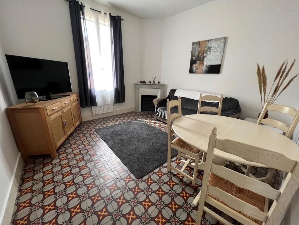 Appart 3 pieces Centre-ville St-Raphael - près zone piétonne - 500m des plages 126 Boulevard Georges Clemenceau, 83700 Saint-Raphaël