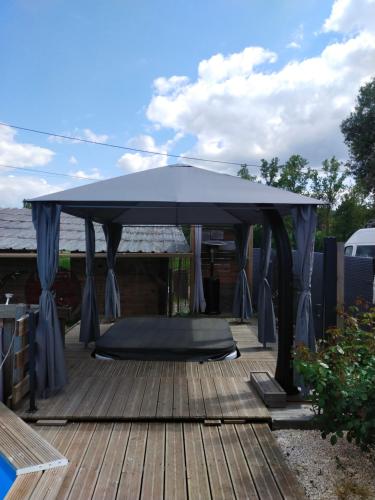 Appart 3 pièces, indépendant avec terrasse, SPA et Piscine