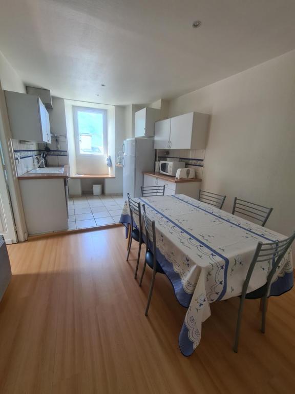 Appart 4/6P esquieze/Luz 4 Rue Carrère Deras Agueres, 65120 Luz-Saint-Sauveur