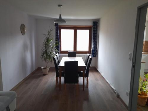 Appart 4 pers refait neuf 90m2 avec balcon
