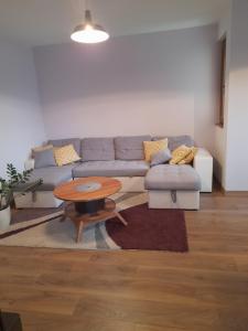 Appart 4 pers refait neuf 90m2 avec balcon