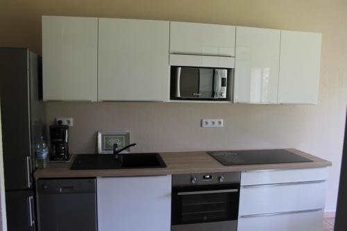 Appart 40 m2, 2 pièces près côte d'azur, piscine, parking, proche du Golf St Donat
