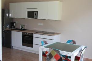 Appart 40 m2, 2 pièces près côte d'azur, piscine, parking, proche du Golf St Donat