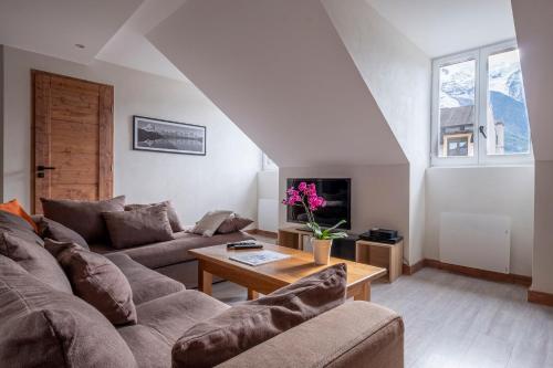 Appart' 52 elegant apartment in the mountains for 6 in Chamonix city center