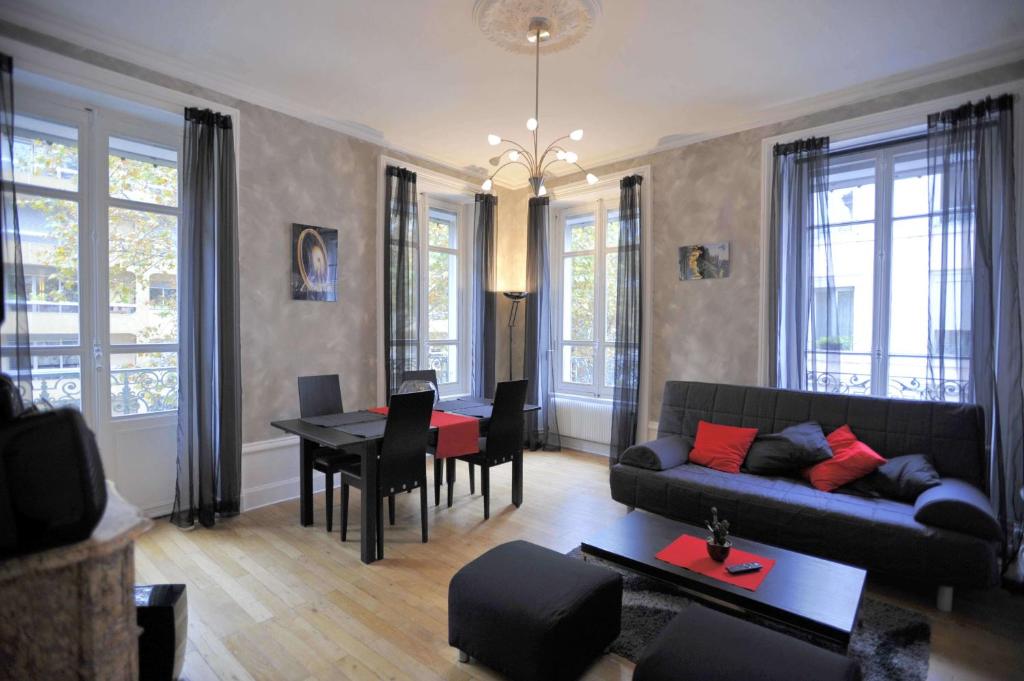 Appart' Chenas 111 Rue Robert, 69006 Lyon