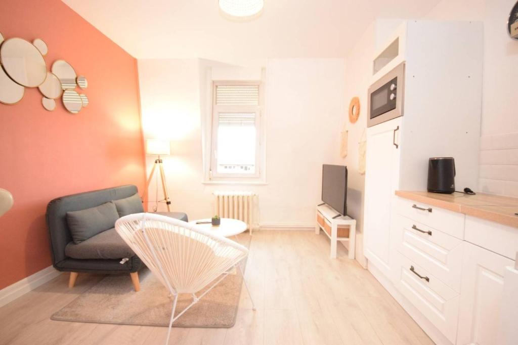 Appartement APPART COCON - HYPER CENTRE - TRAM - FREE WIFI - leRelaisdOdile24 28 Boulevard Saly - Appt 24, 2e etage 59300 Valenciennes