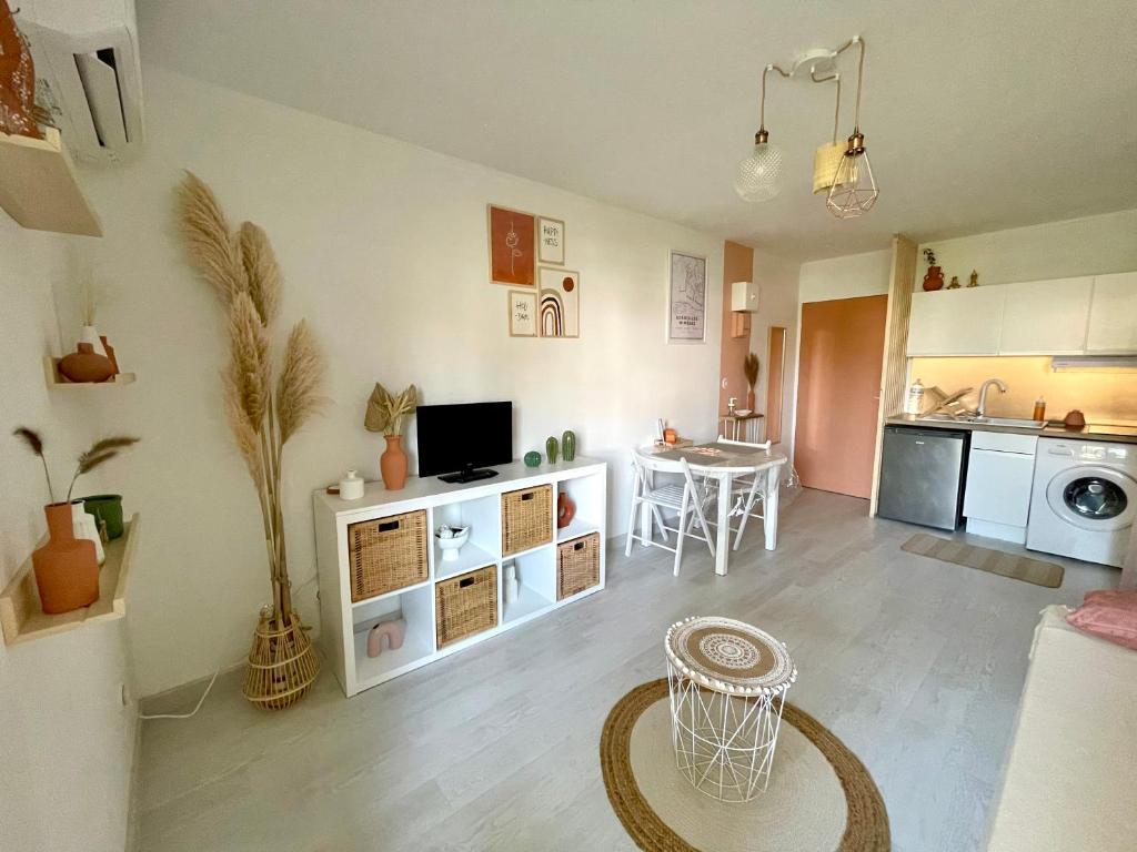 Appart cosy 4 personnes, à 400m de la plage Résidence Côte d'Azur 2 - bâtiment 13 - appart 06 73 Avenue des Violettes, 83230 Bormes-les-Mimosas