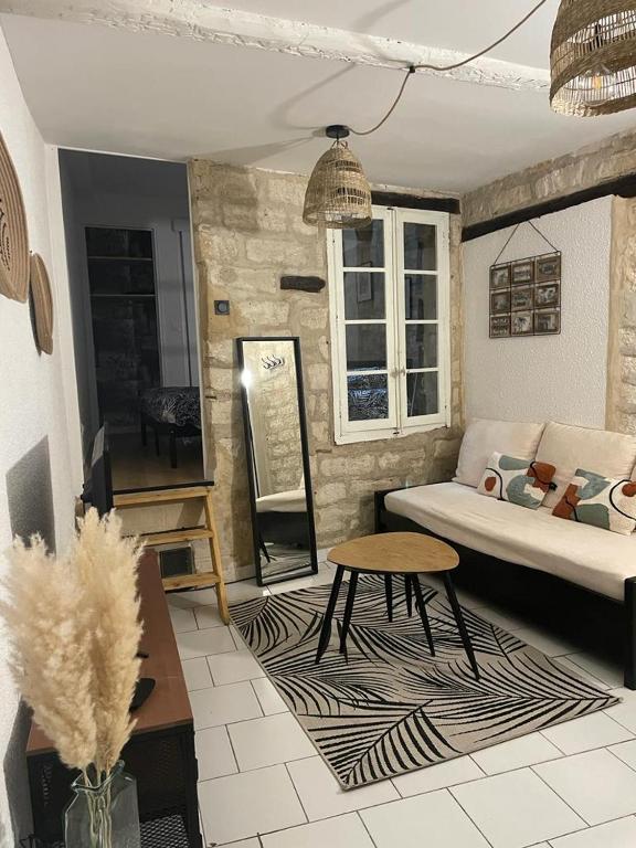 Appart Cosy Centre Gare - Pierres et Caractère 48 Rue Henri René, 34000 Montpellier