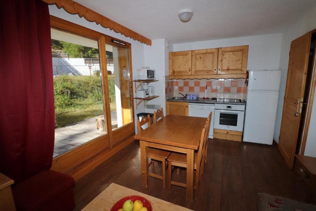 Appartement APPART. ECRIN DES NEIGES, VARS LES CLAUX, 2 CHAMBRES 548 route du plan de dieu 84150 VIOLES 05560 Vars