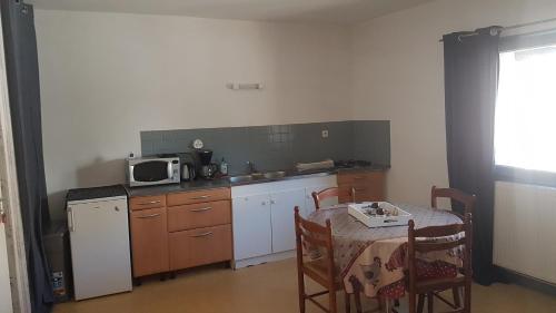 Appart entier 1 ch à ch-gontier 1er ou 2eme étage