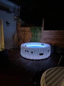 Appart hyper centre Nemours. Proche Gare, Jacuzzi